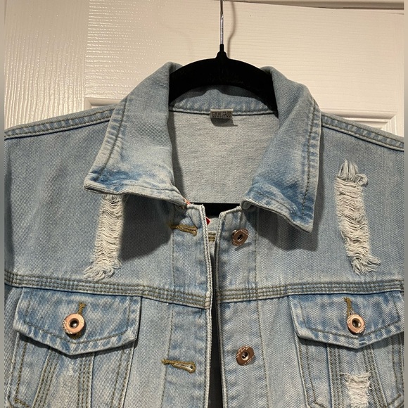 NWT New Collection Size M Light Wash Cotton Stretch Distressed Denim Jean Jacket - Picture 2 of 13